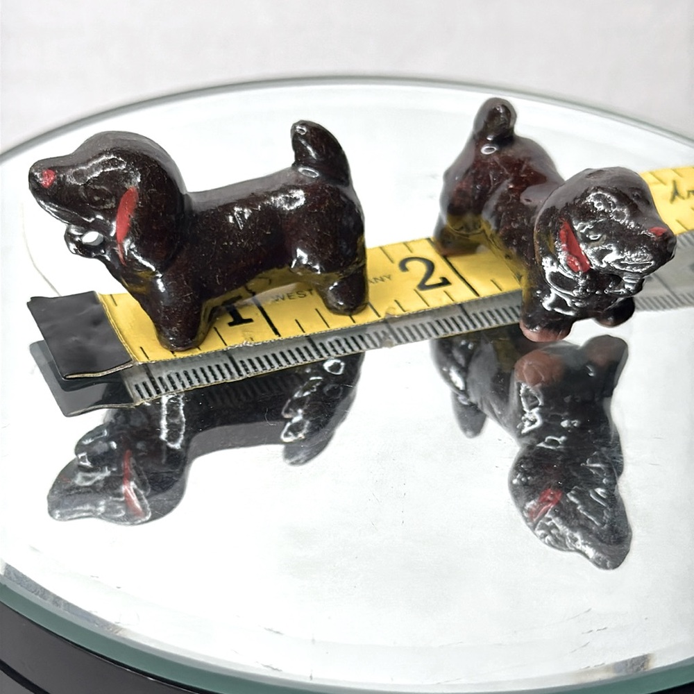 Dachshund dog figurine 2 puppies Vintage 1” x 1.5” collectibles